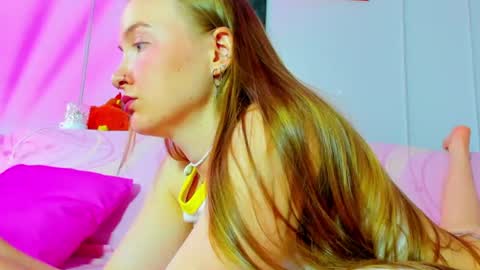 Snapshot of pinkk_lemonade chatting on 7, 7, 2026 Mila online show from 7, 7, 2026