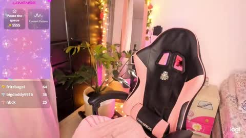 Sarah .. online show from 1, 2, 2025