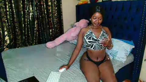 Snapshot of pinkysmiles chatting on 11, 12, 2024 Pinky online show from 11, 12, 2024