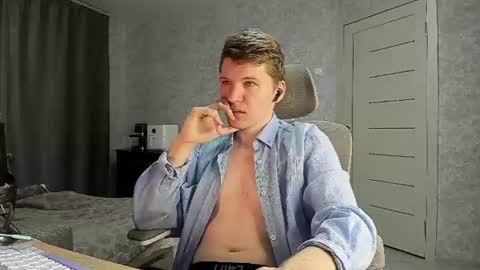 Snapshot of pirremeow chatting on 19, 6, 2026 Pierre online show from 19, 6, 2026