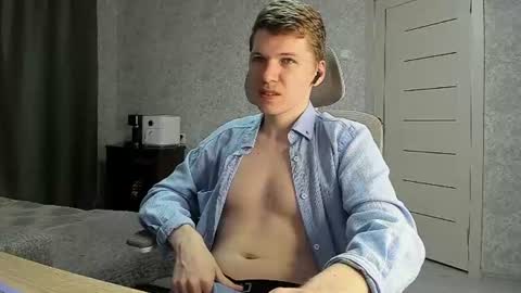 Snapshot of pirremeow chatting on 19, 6, 2026 Pierre online show from 19, 6, 2026