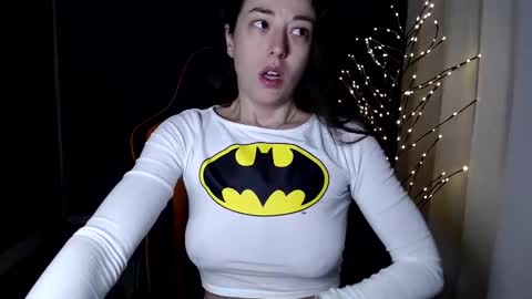 piscesgirl06 online show from 4, 1, 2025