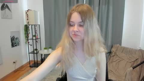 Snapshot of pixel_nest chatting on 16, 9, 2025 Olga online show from 16, 9, 2025