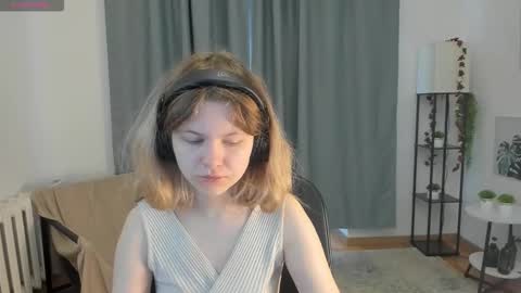 Snapshot of pixel_nest chatting on 27, 9, 2025 Olga online show from 27, 9, 2025