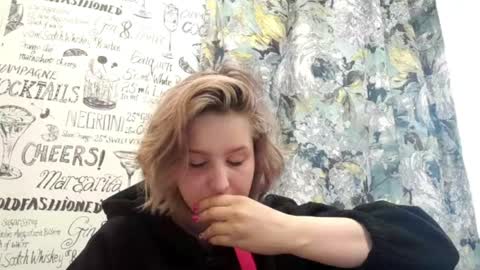 Caroline online show from 4, 4, 2026