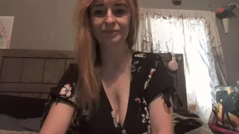 Snapshot of pizzedwife chatting on 14, 6, 2026 pizzedwife online show from 14, 6, 2026