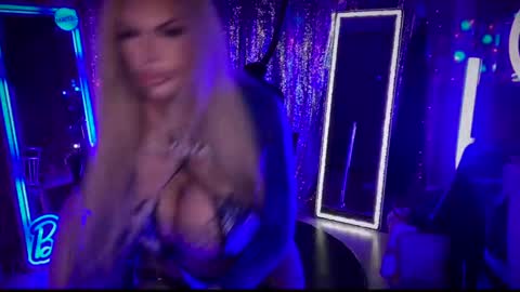 Snapshot of plasticfuckdoll chatting on 19, 1, 2025 Dumb bimbo fuck doll online show from 19, 1, 2025