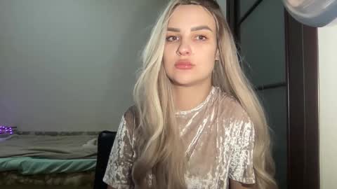 Mia online show from 3, 10, 2025