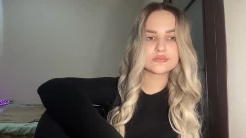 Mia online show from 6, 10, 2025