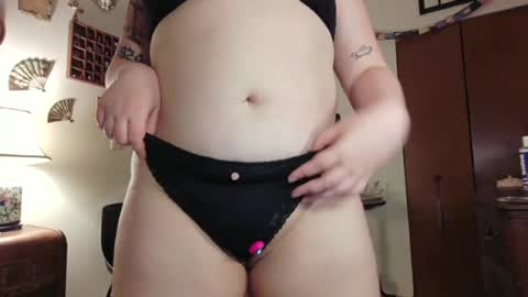 Snapshot of playfulxxcutie chatting on 21, 6, 2026 playfulxxcutie online show from 21, 6, 2026
