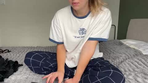 Snapshot of playmestation1 chatting on 17, 10, 2025 call me Sara my ONLYFANS online show from 17, 10, 2025