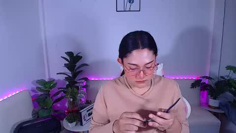 Ploysai online show from 21, 10, 2025