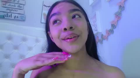 Snapshot of pocahontas_moon chatting on 18, 9, 2025 Pocahontas online show from 18, 9, 2025