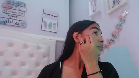 Snapshot of pocahontas_moon chatting on 24, 9, 2025 Pocahontas online show from 24, 9, 2025