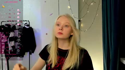 Snapshot of pocet_barbie chatting on 22, 1, 2025 Mary online show from 22, 1, 2025