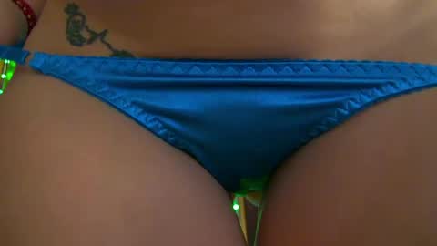 Snapshot of poison_milf_ chatting on 25, 4, 2026 poison_milf_ online show from 25, 4, 2026