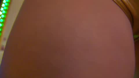 Snapshot of poison_milf_ chatting on 1, 5, 2026 poison_milf_ online show from 1, 5, 2026