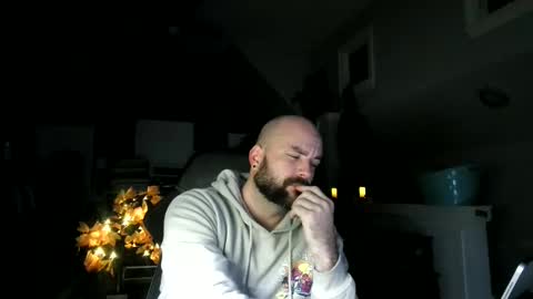 polisheaqle online show from 5, 12, 2025