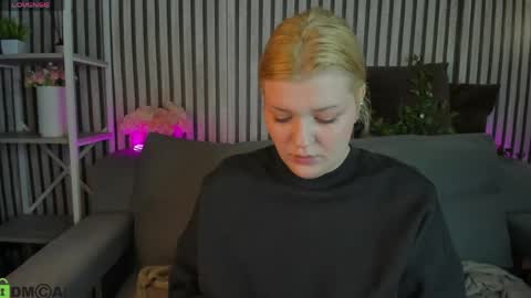Snapshot of polly__mayer chatting on 27, 4, 2026 Polly online show from 27, 4, 2026