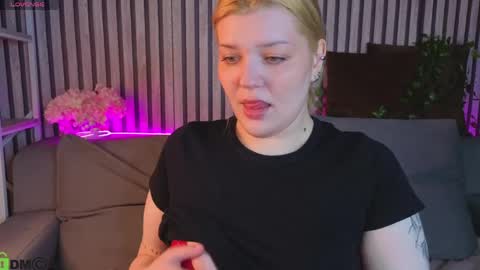 Snapshot of polly__mayer chatting on 29, 4, 2026 Polly online show from 29, 4, 2026