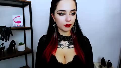 Polly online show from 7, 12, 2024