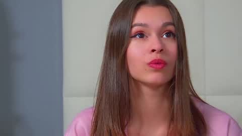 Polly online show from 6, 6, 2026