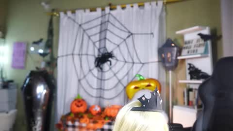  - Help me Reach 100 thumbs up  online show from 26, 10, 2025