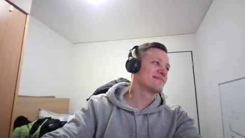 pommesmiteiscreme online show from 2, 3, 2025