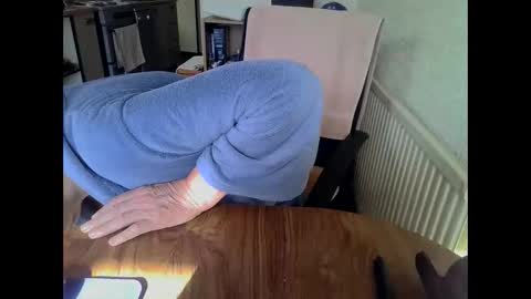 Snapshot of poshman65 chatting on 25, 4, 2026 poshman65 online show from 25, 4, 2026