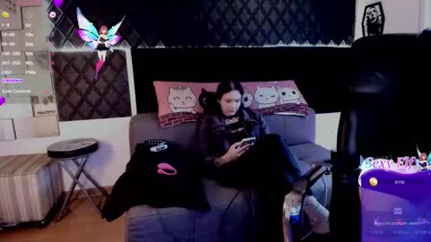Snapshot of powercouplemix chatting on 3, 2, 2026 Ravena Rozz online show from 3, 2, 2026