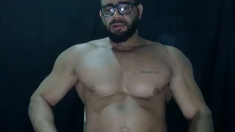 Snapshot of powerdmuscle chatting on 25, 5, 2026 powerdmuscle online show from 25, 5, 2026