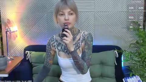 Snapshot of powerrr_ chatting on 9, 7, 2026 Lola online show from 9, 7, 2026