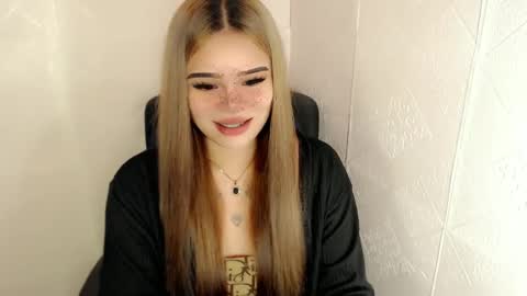 MAXXINE online show from 11, 3, 2025