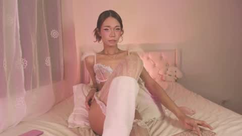 Snapshot of pretty_aerii chatting on 25, 5, 2026 sarah online show from 25, 5, 2026