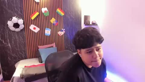 pretty_honey22 online show from 19, 6, 2026