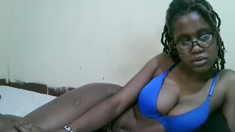 Snapshot of pretty_mellan chatting on 24, 2, 2025 pretty_mellan online show from 24, 2, 2025