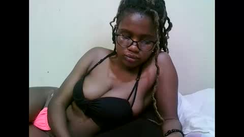 Snapshot of pretty_mellan chatting on 8, 3, 2025 pretty_mellan online show from 8, 3, 2025