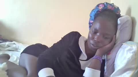 Snapshot of pretty_petite_ebony chatting on 24, 1, 2025 pretty_petite_ebony online show from 24, 1, 2025