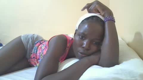 Snapshot of pretty_petite_ebony chatting on 6, 3, 2025 pretty_petite_ebony online show from 6, 3, 2025