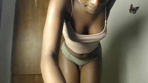 pretty_petitebody online show from 10, 9, 2025