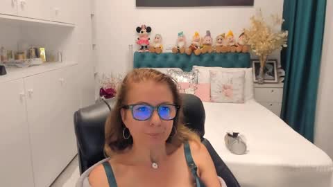 Snapshot of prettyblackeyes chatting on 5, 6, 2026 wilma online show from 5, 6, 2026