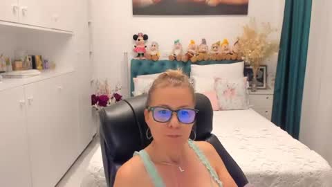 Snapshot of prettyblackeyes chatting on 23, 6, 2026 wilma online show from 23, 6, 2026