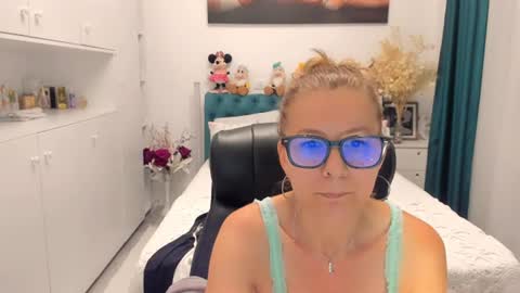 Snapshot of prettyblackeyes chatting on 24, 6, 2026 wilma online show from 24, 6, 2026