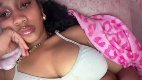 Snapshot of prettyblackgal chatting on 24, 7, 2026 prettyblackgal online show from 24, 7, 2026