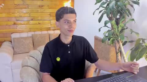 Snapshot of prettyboyy_13 chatting on 18, 11, 2025 Camilo online show from 18, 11, 2025