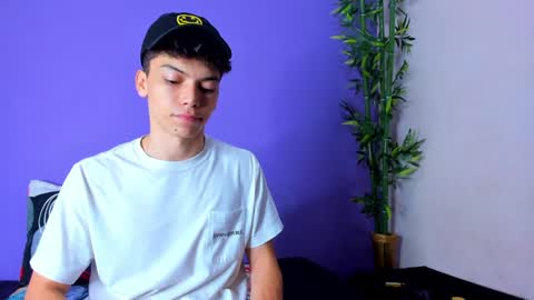 Snapshot of prettybunnies08 chatting on 15, 1, 2025 Enzo Denis online show from 15, 1, 2025