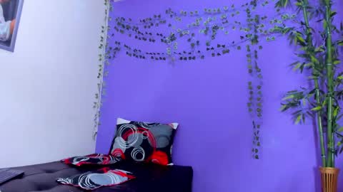 Snapshot of prettybunnies08 chatting on 4, 3, 2025 Enzo Denis online show from 4, 3, 2025