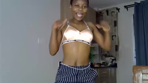 Snapshot of prettycoco_ chatting on 4, 4, 2026 coco online show from 4, 4, 2026