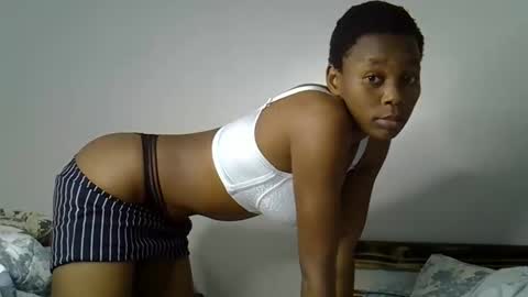 Snapshot of prettycoco_ chatting on 23, 4, 2026 coco online show from 23, 4, 2026