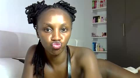Snapshot of prettygee21 chatting on 4, 2, 2026 Pretty darkskin doll online show from 4, 2, 2026